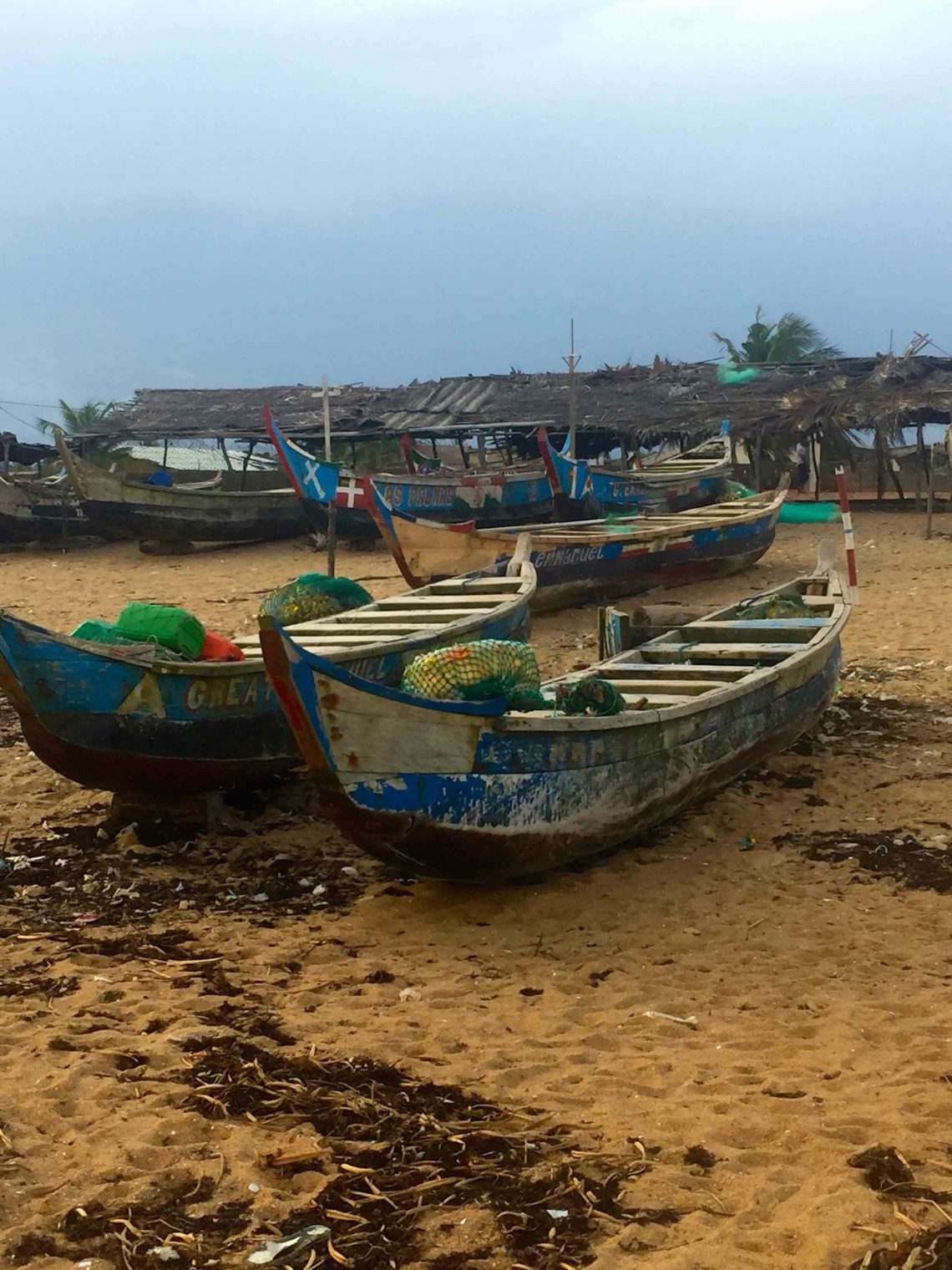 Pirogue plage Lahou-Plage